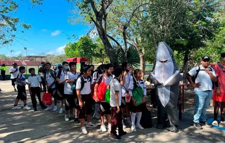 Estudiantes de secundaria participan en programa "Al agua patos" del Instituto Del Deporte Municipal