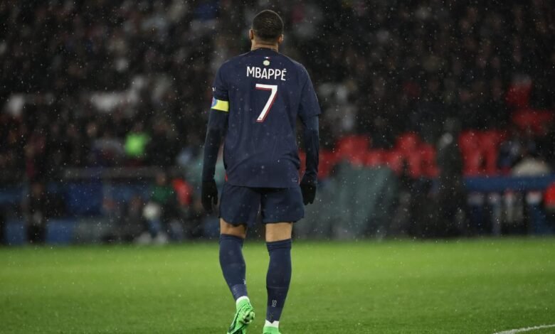 Kylian Mbappé, cabizbajo en el partido ante el Rennes