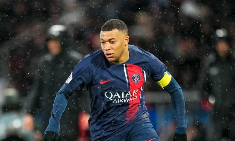 Kylian Mbappe, disputando su último partido contra el Rennes