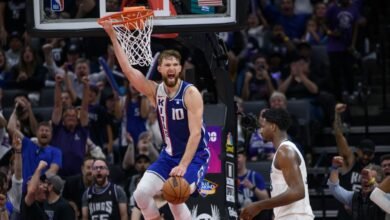 Domantas Sabonis en una acción de ante ante Memphis