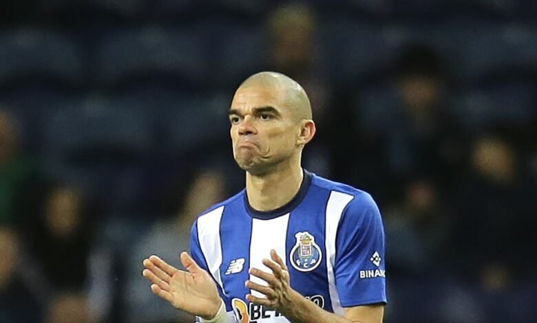 Pepe, durante un partido del Porto