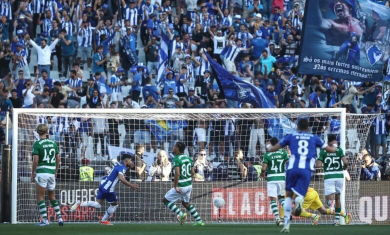 Mehdi Taremi celebra el tanto ganador en la final de la Copa de Portugal