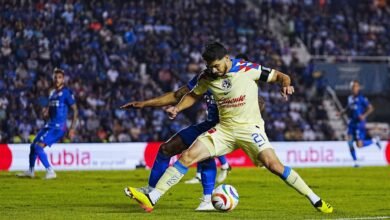 Una posible falta de Carlos Rotondi sobre Henry Martín en el Cruz Azul vs América dejó polémica en la final