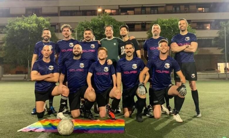 El equipo Rinos FC, el primero de fútbol declarado LGTBI en federarse en categoría nacional.