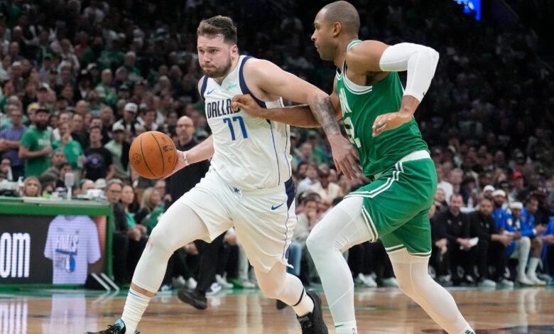 Luka Doncic, en uno de los partidos de su equipo contra Boston Celtics