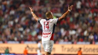 Chicharito Hernández reacciona a sus críticos en un directo