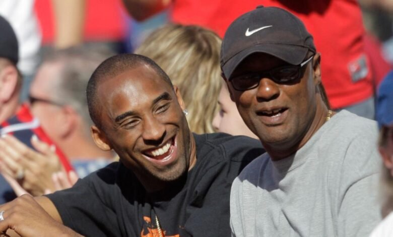 Joe Bryant junto a Kobe Bryant