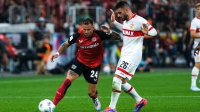 Aleix García, durante su debut en partido oficial con el Bayer Leverkusen