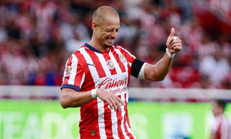 Chicharito Hernández participo en el entrenamiento de las Chivas y podría volver para el partido contra León