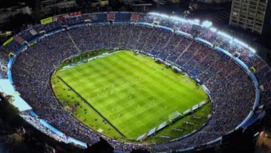 Cruz Azul quiere encontrar a un aficionado que fue exhibido orinando en el estadio para castigarlo