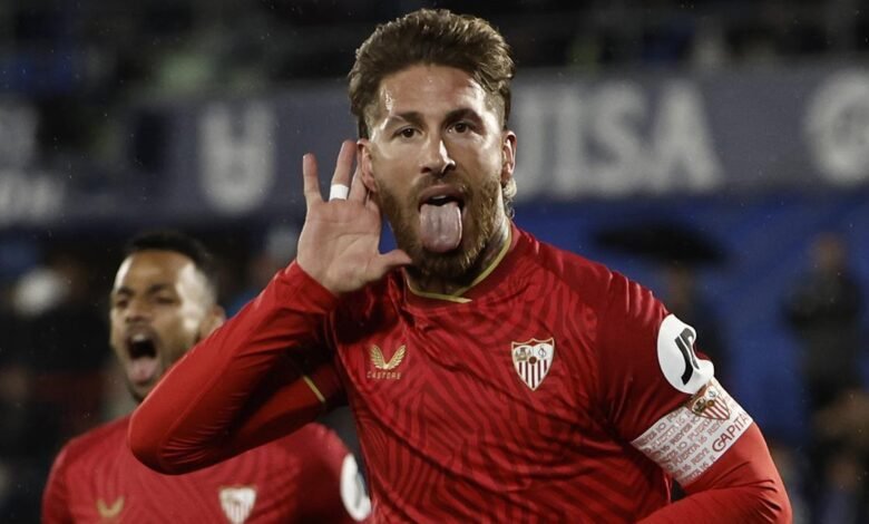 Ramos celebrando un gol con el Sevilla