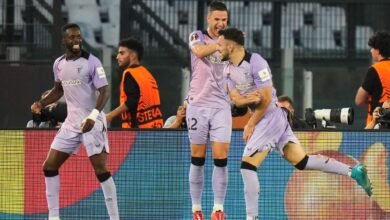 Los jugadores del Athletic Club celebran el empate ante la Roma en la jornada 1 de la Europa League