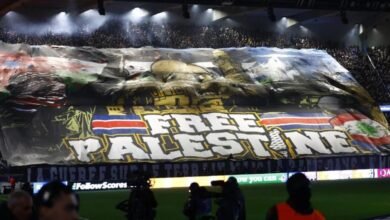 El tifo desplegado en París