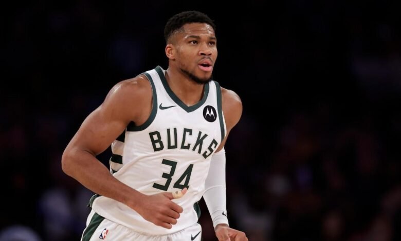 Giannis Antetokounmpo ante Utah Jazz