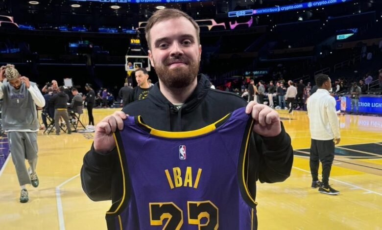 Ibai Llanos, espectador de lujo en un partido de los Lakers