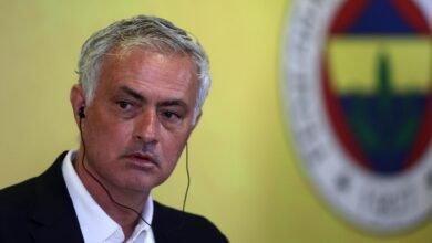 Mourinho no cambia ni en Turquía: &quot;La liga es oscura, huele mal&quot;