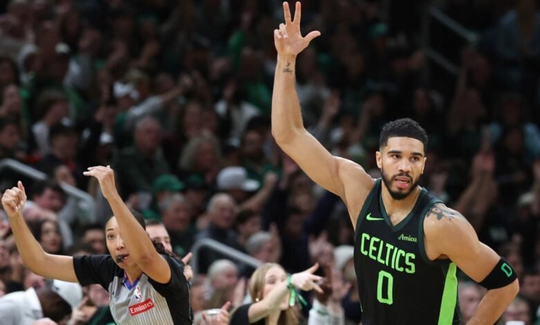 Tatum celebra la canasta ganadora