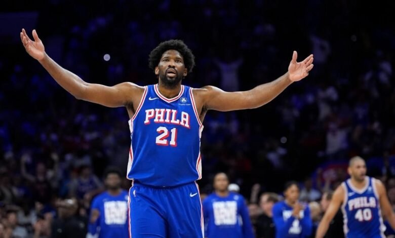 Embiid, durante un partido.