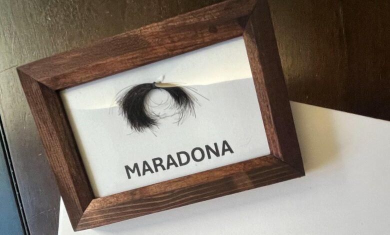 El cabello de Maradona saldrá a subasta este domingo