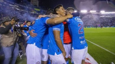 Lo que no se vio de la serenata de los aficionados de Cruz Azul