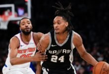 New York Knicks' Mikal Bridges, left, defends San Antonio Spurs' Devin Vassell during the first half of an NBA basketball game, Wednesday, Dec. 25, 2024, in New York. (AP Photo/Seth Wenig)