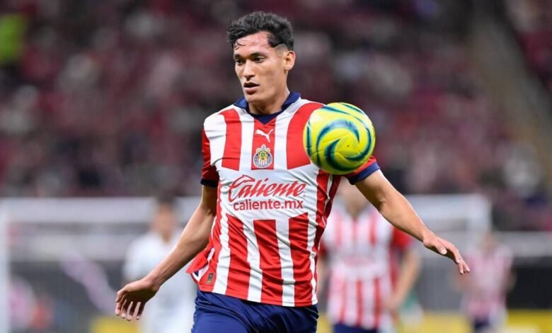 ¿Cuánto ganaría Chiquete Orozco como jugador de Cruz Azul?