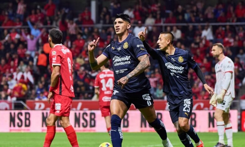 Comisión de Árbitros se reunirá con Chivas para revisar audios del VAR, tras su partido vs Toluca